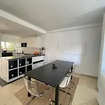 Enjoy In A Top Location Near The Beach *
