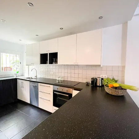 Enjoy In A Top Location Near The Beach Апартаменти *