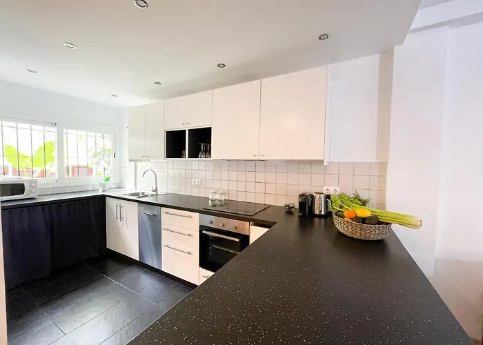 Enjoy In A Top Location Near The Beach Апартаменти *