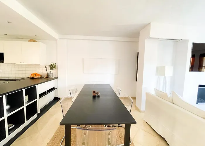 Enjoy In A Top Location Near The Beach Marbella